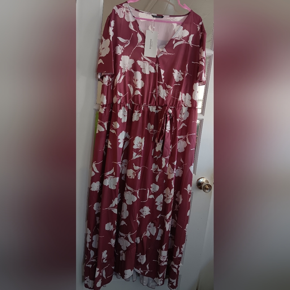 BloomChic Burgundy Floral Short Sleeve Dress - Picture 2 of 7